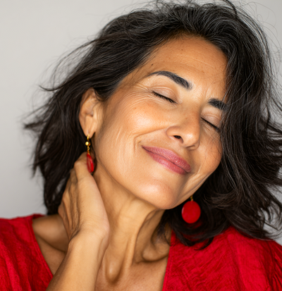 Confident woman with natural gray highlights smiling with eyes closed, embodying the skin confidence Monna Super Collagen supports